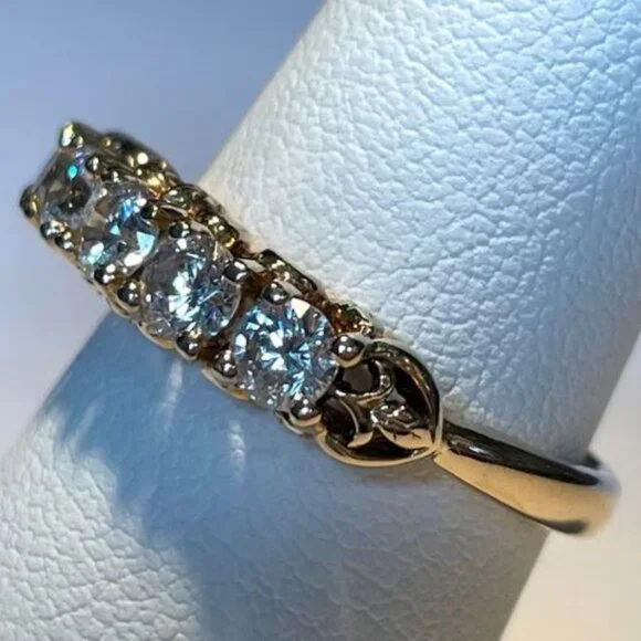 14k Solid Yellow Gold Anniversary Band Size 5 sizable up/down - Picture 5 of 6